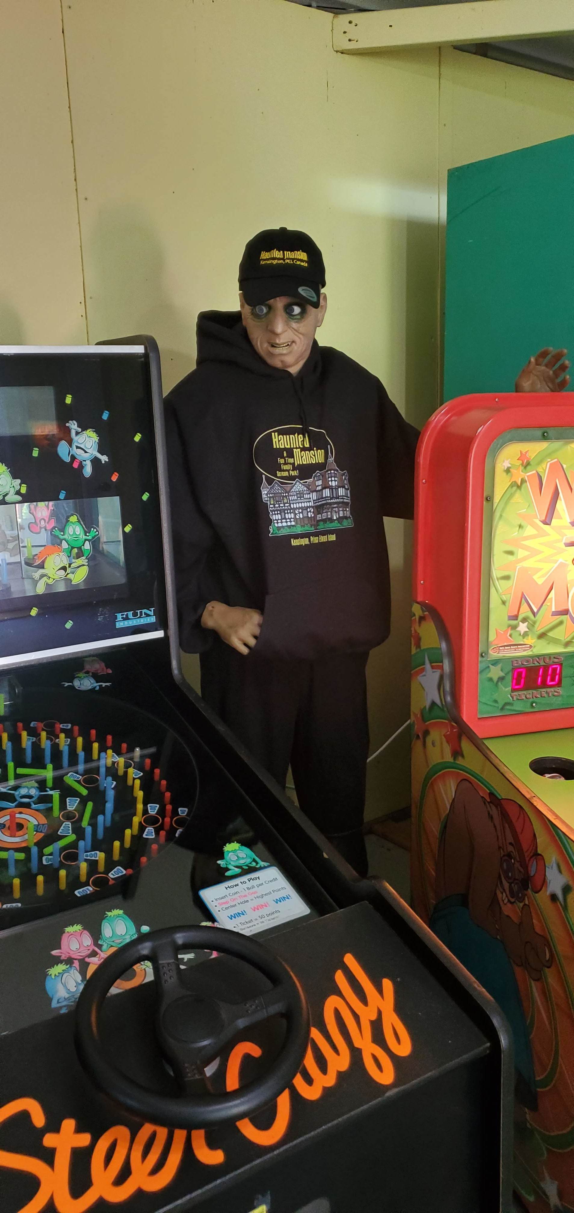 arcade with dummy